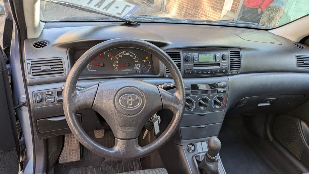 TOYOTA COROLLA SEDAN 2004 À 2699 EUROS