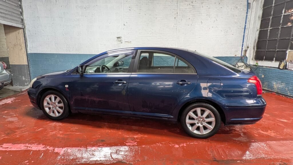 TOYOTA AVENSIS 1.8 2004 PRIX 2999 EUROS