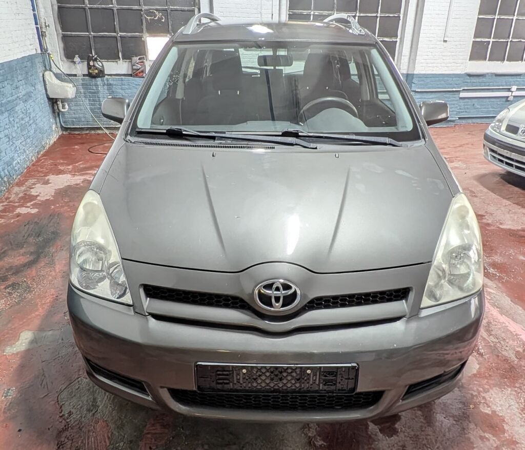 TOYOTA COROLLA VERSO 7 PLACES  ESSENCE 2005 A 3300 €