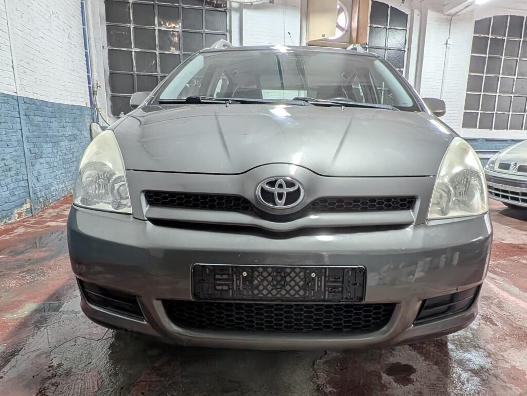TOYOTA COROLLA VERSO 7 PLACES  ESSENCE 2005 A 3300 €