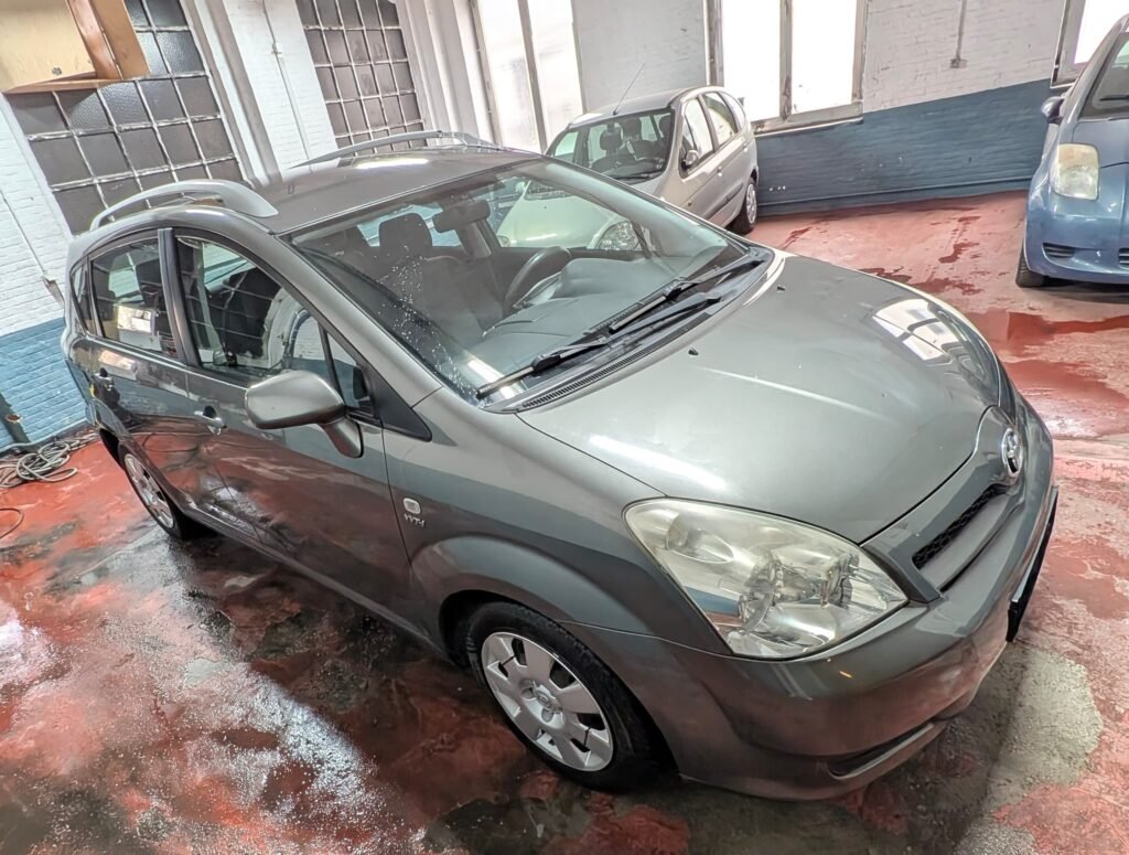 TOYOTA COROLLA VERSO 7 PLACES  ESSENCE 2005 A 3300 €