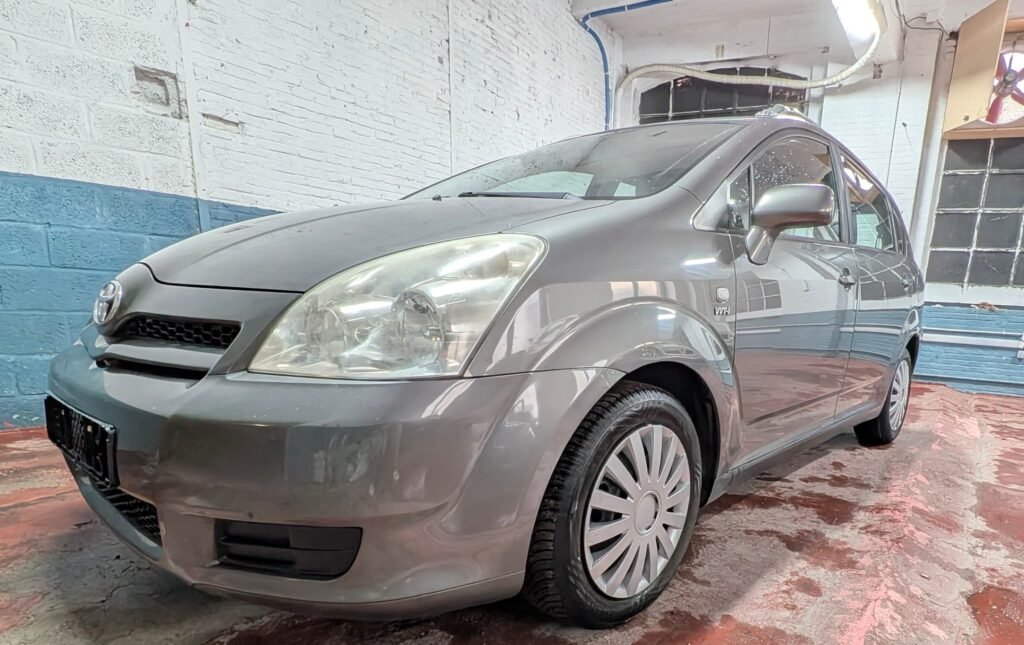 TOYOTA COROLLA VERSO 7 PLACES  ESSENCE 2005 A 3300 €