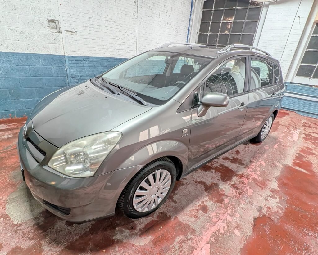 TOYOTA COROLLA VERSO 7 PLACES  ESSENCE 2005 A 3300 €